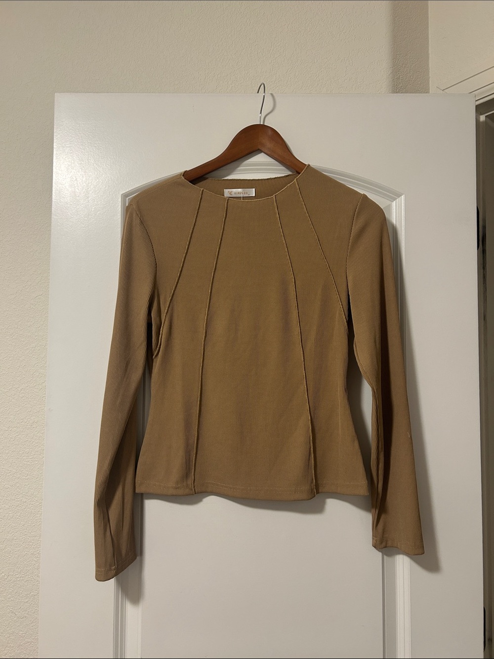 NWT Kirundo Camel Color Long Sleeve Paneled Athletic Style Top Size Medium